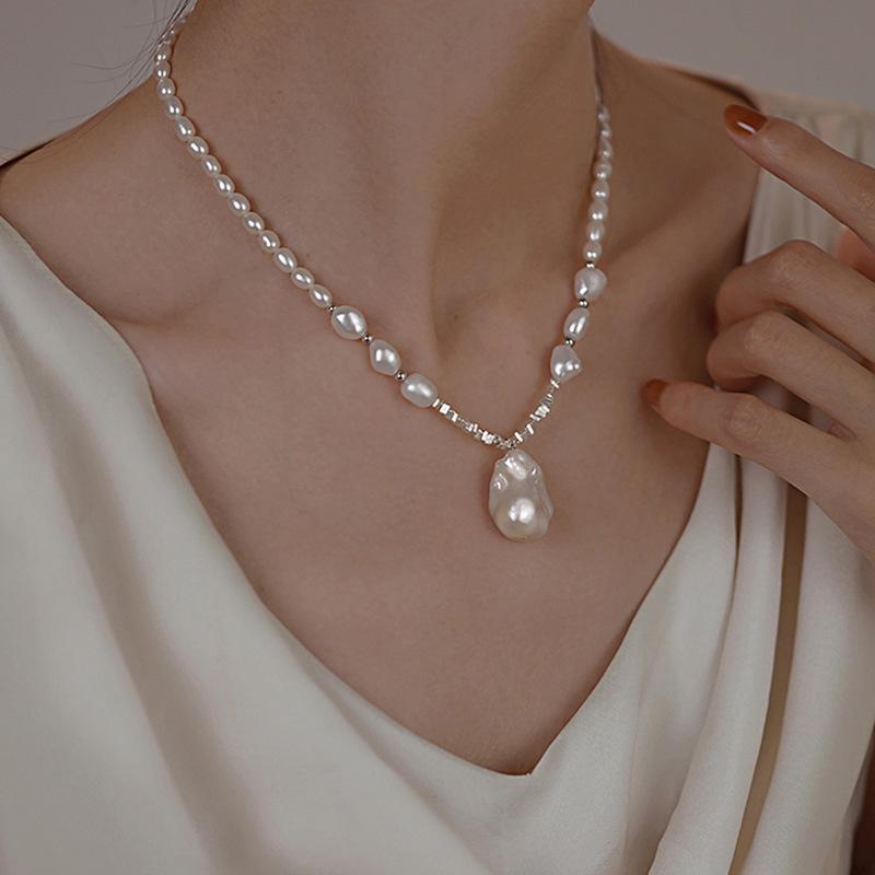 Real gold electroplated pearl and diamond-inlaid floral necklace, niche, fashionable, versatile collarbone chain, elegant and high-end accessory