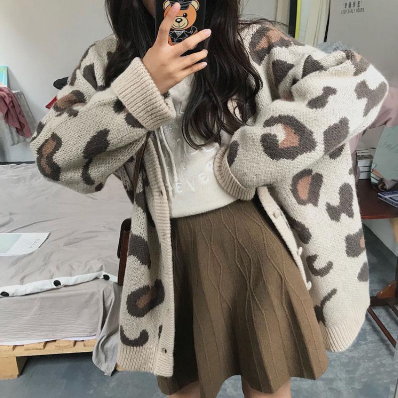 Autumn and winter fashion pink V-neck leopard print ladies sweater jacket, loose and thin lazy style black wool knit cardigan