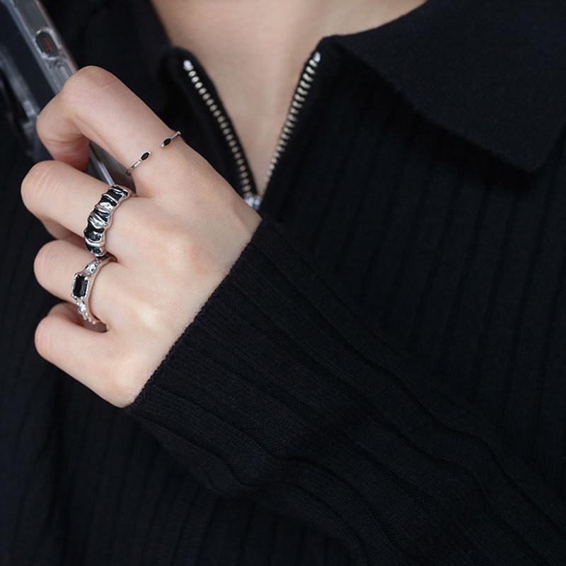 Lightweight 925 Fashionable Sterling Silver Ring Featuring Black Stone Zirconia