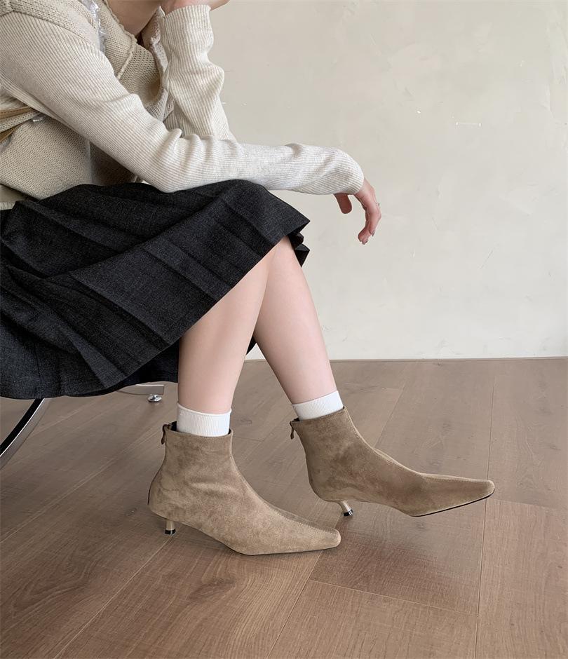 

Европа, Америка 2025 осень и зима новые простые матовые замшевые плоские носки-ботинки на плоской подошве тонкие ботильоны темпераментные остроносые короткие ботинки женские 39 хаки