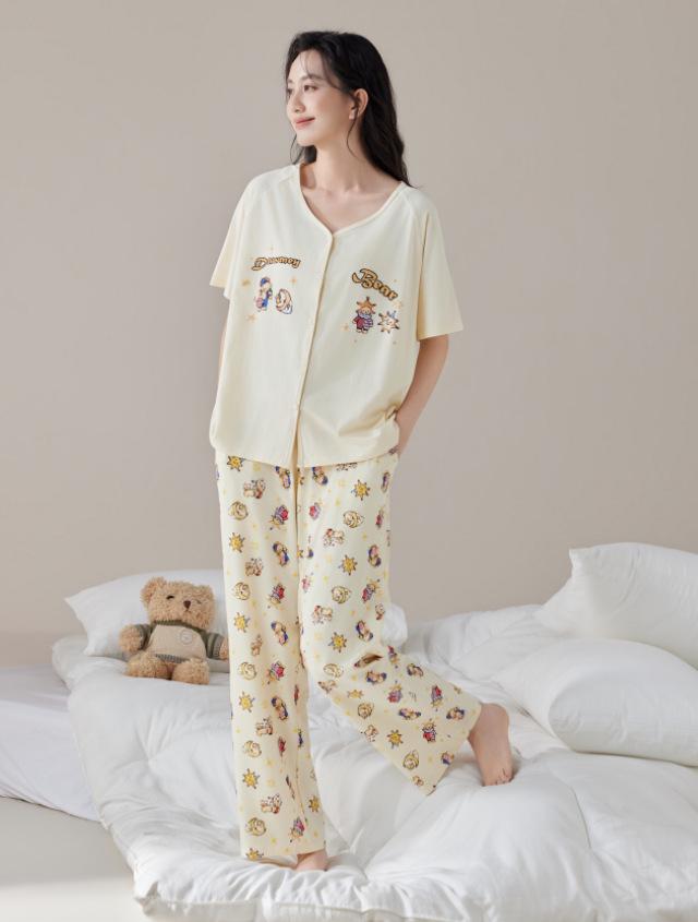 

2026 Spring Women s Cartoon Pajama Set: Long Pile Cotton Cardigan, Short Sleeve Top, and Fresh Style Pants. XL