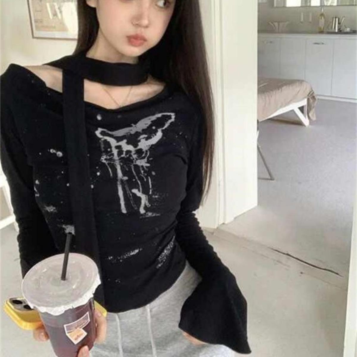 

Японские топы Y2k с открытыми плечами и шарфом, в стиле трэш 2000-х, футболка с принтом граффити, винтажные топы с расклешенными рукавами в стиле Харадзюку S чёрный