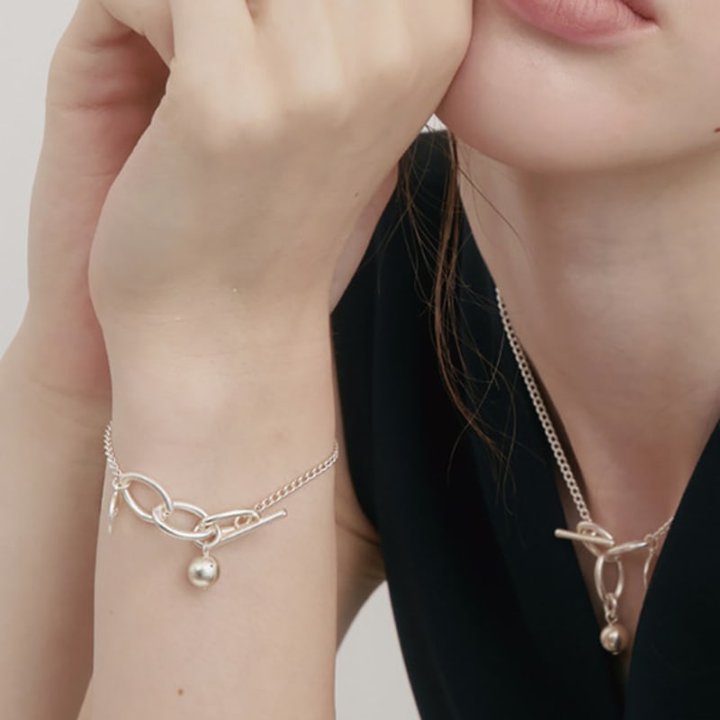 SOSOO Logo Point Drop Toggle Bracelet