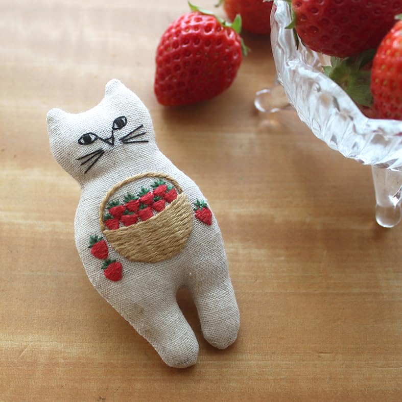 

Piece Embroidery Kit nekogao Brooch Kit -Strawberry Basket- PHC-124-1