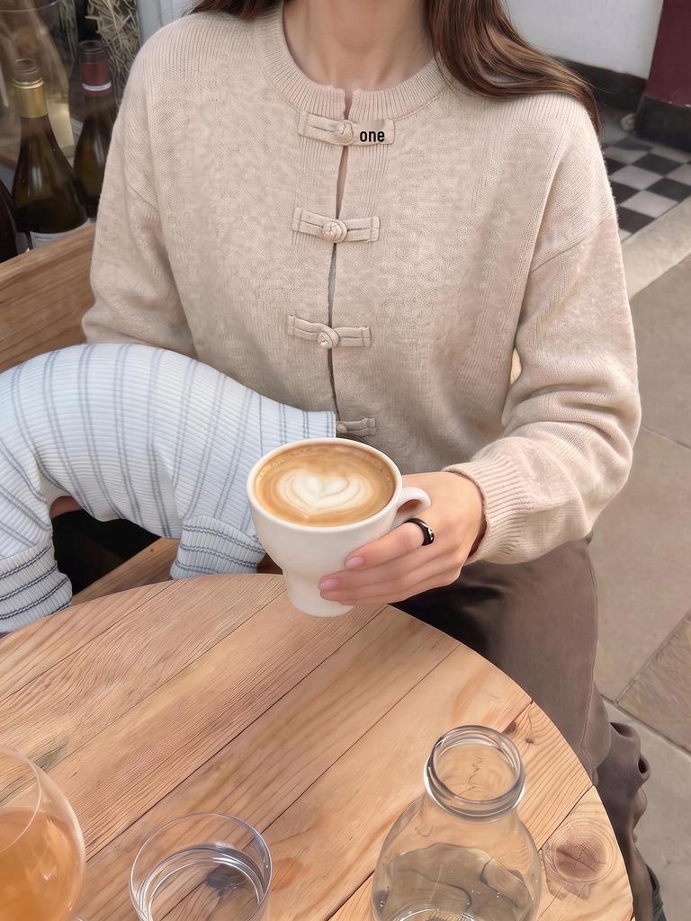 2026 Autumn/Winter Loose Pipa Button Long Sleeve Sweater with European-American Style