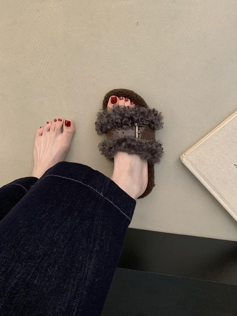 Thick-bottomed Fluffy Slippers Women's Autumn and Winter Outer Wear 2025 New Belt Buckle Curly Hair Cute Outer Wear One-word Sandals