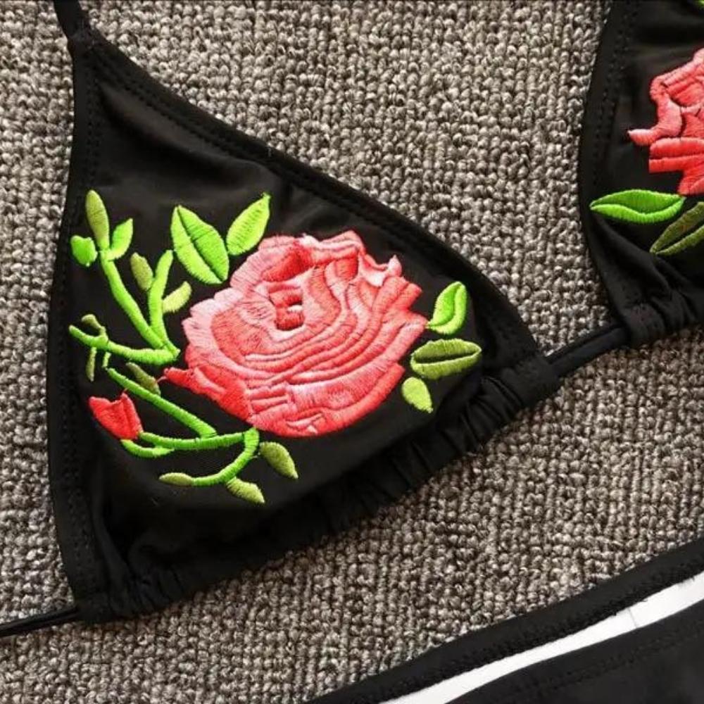 Two-piece Floral Bikini Swimsuit Tied for the Beach, Pool, L Two-piece Floral Bikini Swimsuit Tied for the Beach, Pool, L