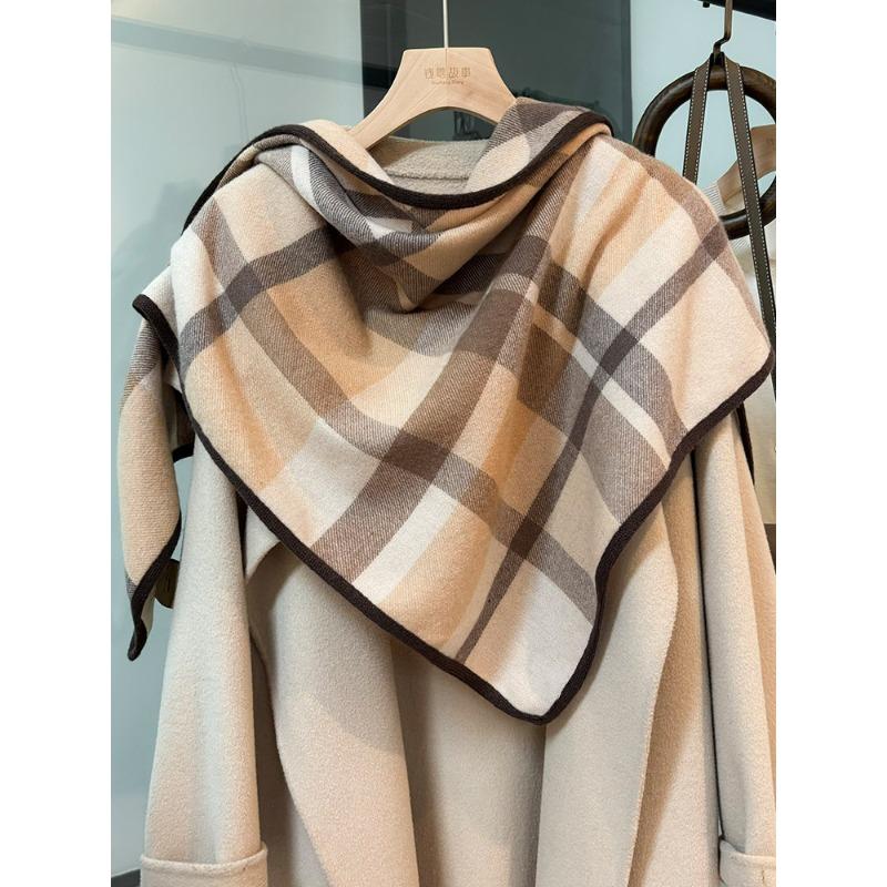 The Grand Suergram Wool Triangular Scarf Is A Versatile and Multi-functional Scarf for Women in Winter It Can Be Used As Both A Neck and A Shawl