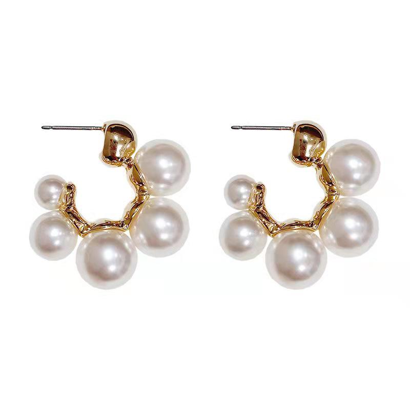 Minimalist C-shaped Ear Cuff with Large Pearl Stud - Elegant, Cold Style Earrings