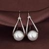 Huitan Trendige Damen-Creolen mit runder Imitationsperle, schlicht, elegant, Damen-Accessoires, moderne Mode, Mädchen
