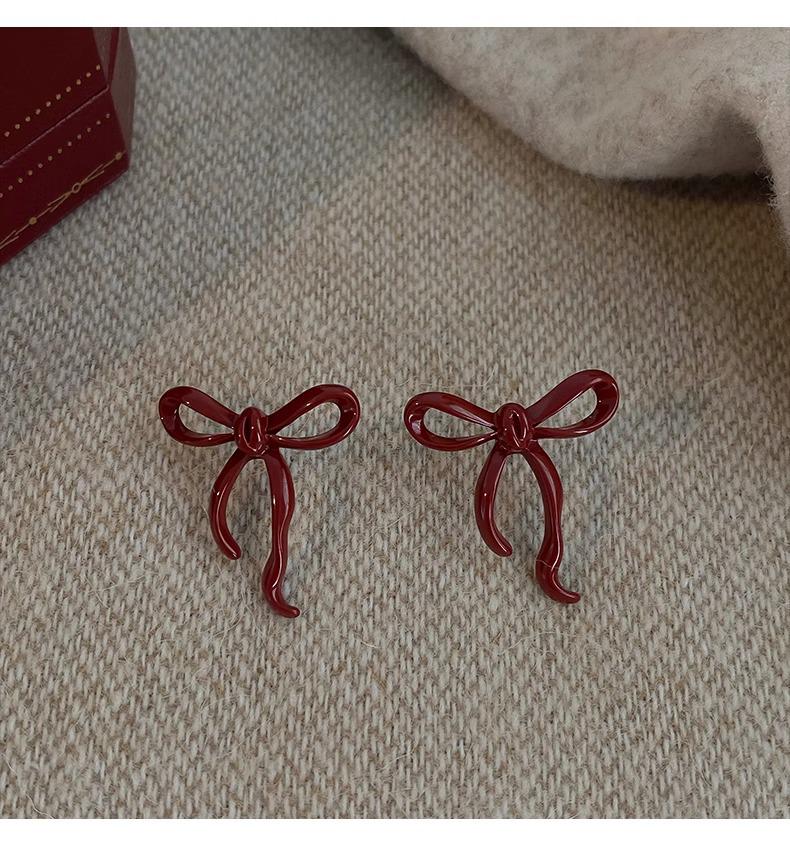 

Гонконг Анкара Серьги-пусеты с красным бантом: Ретро, универсальный и роскошный аксессуар для нишевого модного заявления.