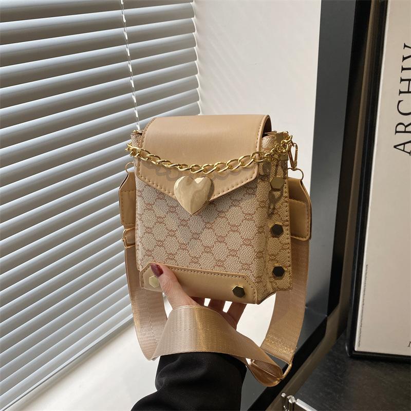 

2025 new Korean version fashion Mori girl shoulder messenger bag personalized printing Internet celebrity broadband mobile phone bag small bag хакі