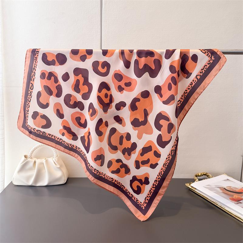 New Fashion Leopard Print Silk Hairbands Scarf Women 2026 New Elagant Bandana Neck Kerchief Head Bands Foulard Female Scarfs