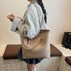 Large-capacity commuter tote bag women's 2025 new autumn and winter fashion shoulder bag large bag portable versatile underarm bag
