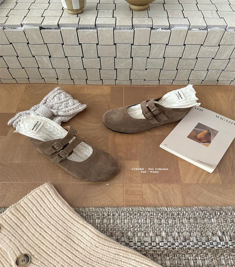 

Retro Mary Jane shoes women s flats 2025 spring and autumn new round head grandma shoes women s one-word buckle single shoes 39 серый