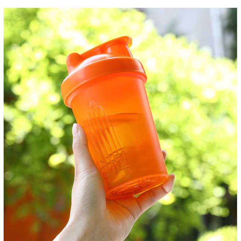 

Шейкер для протеиновых коктейлей с герметичной шкалой - Портативный ручной миксер для фитнеса и TikTok-инфлюенсеров 401-500ml оранжевый