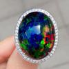 Luxuriöser offener Ring mit großem synthetischem Opal und Diamantakzenten Eleganter Schmuck für Hochzeitsfeiern