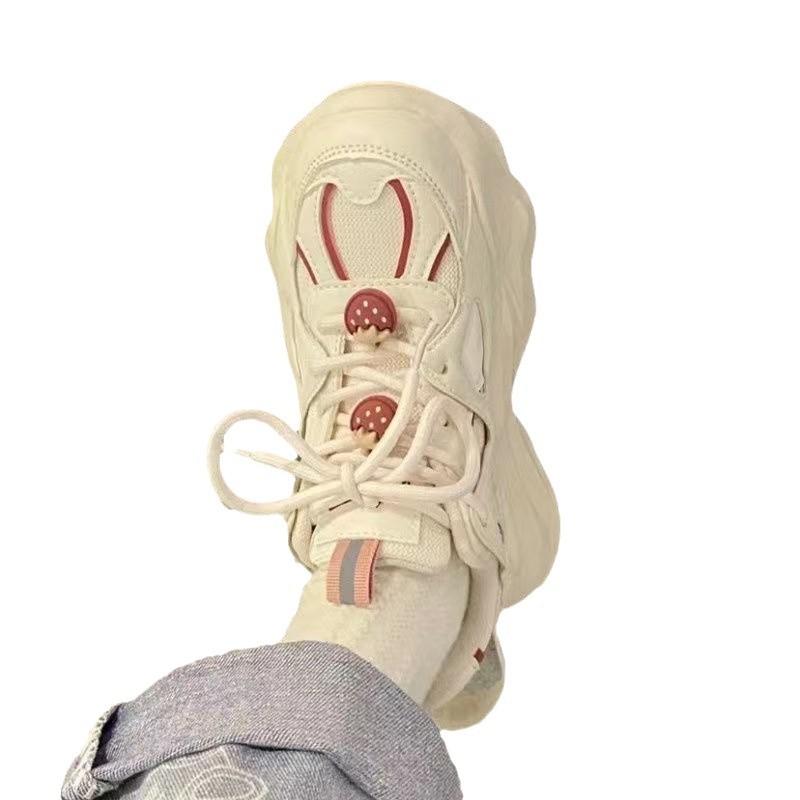 Strawberry dad shoes student versatile casual sports little white shoes ins trendy women's shoes retro Hong Kong style shoes