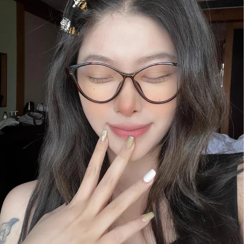 Ladies Trendy Photochromic Myopia Glasses Fashionable Cat Eye Frame Anti Blue Light Eyewear  Stylish Women Minus Sight Glasses