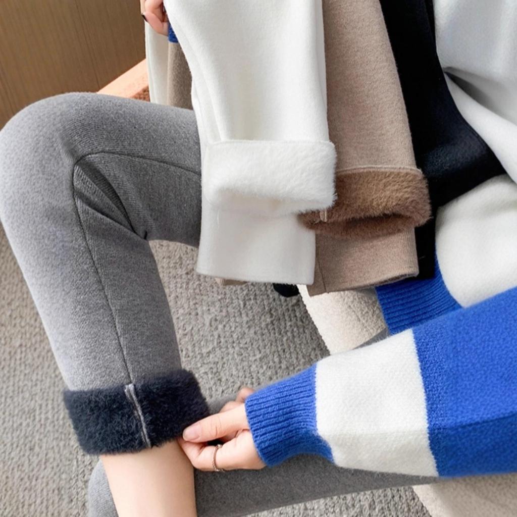 Large Mink Fleece Leggings for Women, Worn for Autumn and Winter, with Thick Fleece for Warmth. High Waisted, Tight Fitting, Elastic, and Small Feet