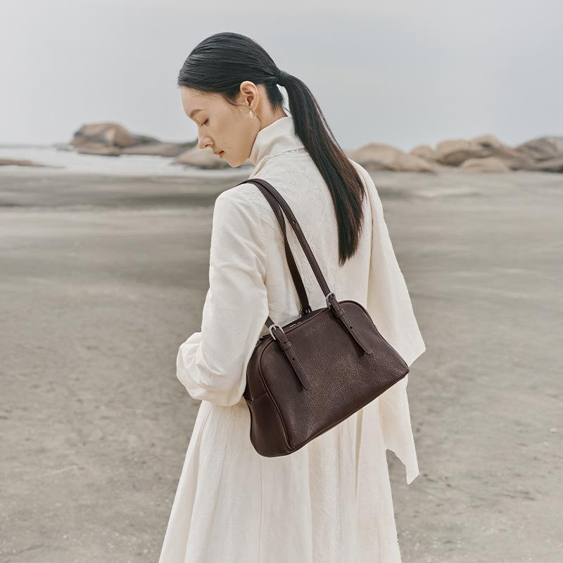 Genuine Vegetable-tanned Leather Bowling Bag for Women, A Retro Commuting Large-capacity Single-shoulder Bag