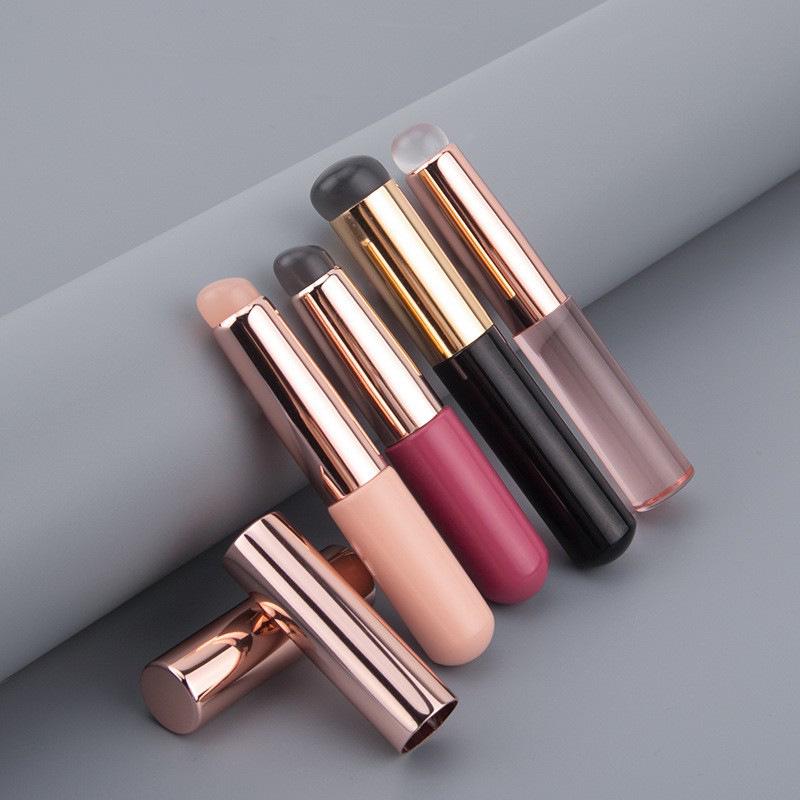 Q Soft Silicone Lip Brush: Portable Mini Round Head Lipstick & Concealer Applicator with Cover.