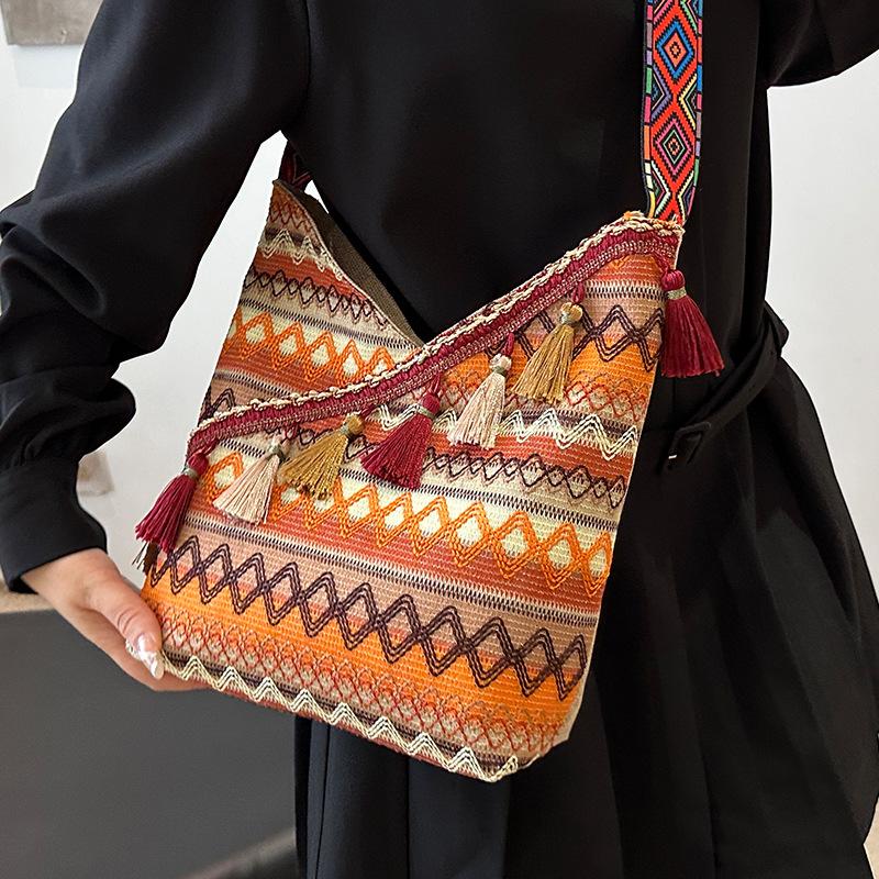 High End Ethnic Style Bag for Women New Commuter Tote Bag for Women Ins Large Capacity Single Shoulder Crossbody Bag for Women