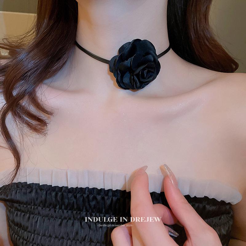 2023 High-End Black Rose Choker Necklace for Women - Elegant, Light Luxury Accessory