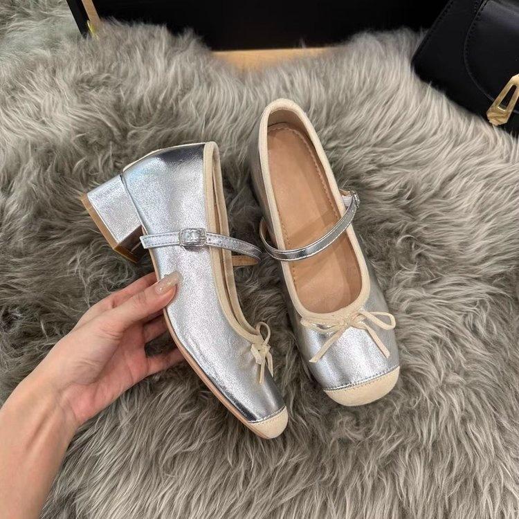 

Женские туфли Мэри Джейн, круглый носок, милый стиль, бант, ремешок с одинарной пряжкой, с неглубоким вырезом, толстый каблук, балетки 39 серебряный
