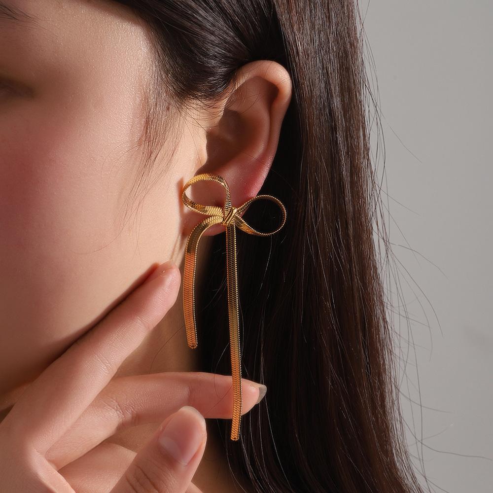 Minimalistische Europäische Stil Luxus Ohrringe, Goldene Schleife Quaste Langes Hängendes Design für Bürofrauen