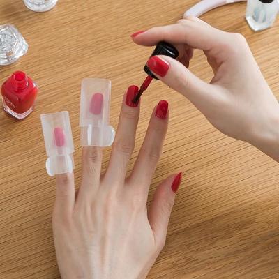 Transparente Finger-Schutzhülle für die Nagelpflege