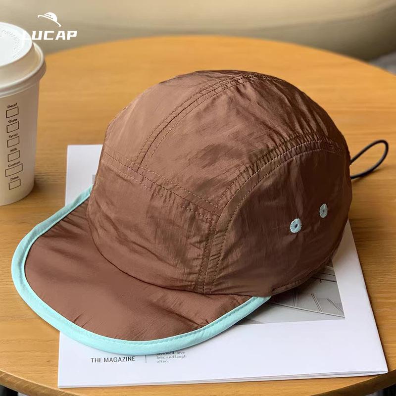 

Легкая и дышащая быстросохнущая кепка Ультралегкая сатиновая ткань отворот контрастного цвета освежающая нишевая бейсболка из пяти частей Adjustable темно-коричневого