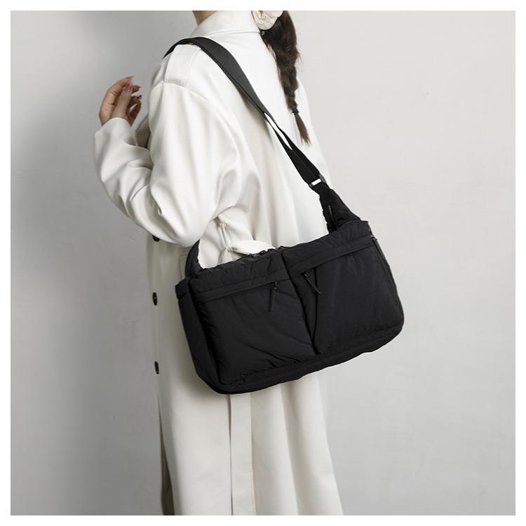 Unisex Herbst/Winter Nylon Umhängetasche - Große Kapazität, Baumwollgepolstert, Weiche Schultertasche für den lässigen Pendelverkehr