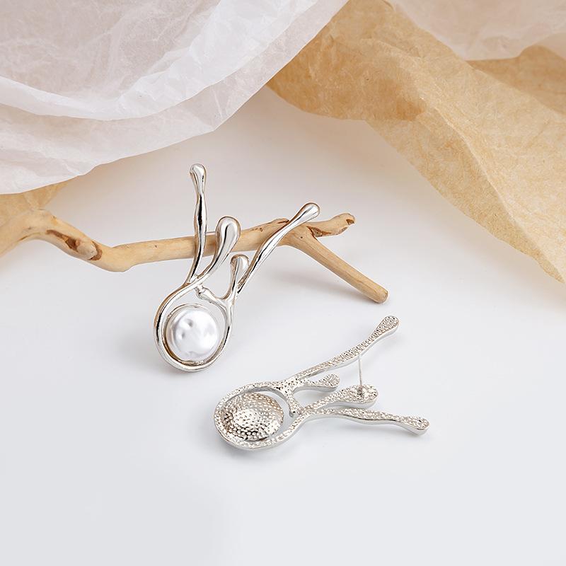 Irregular pearl ladies earrings