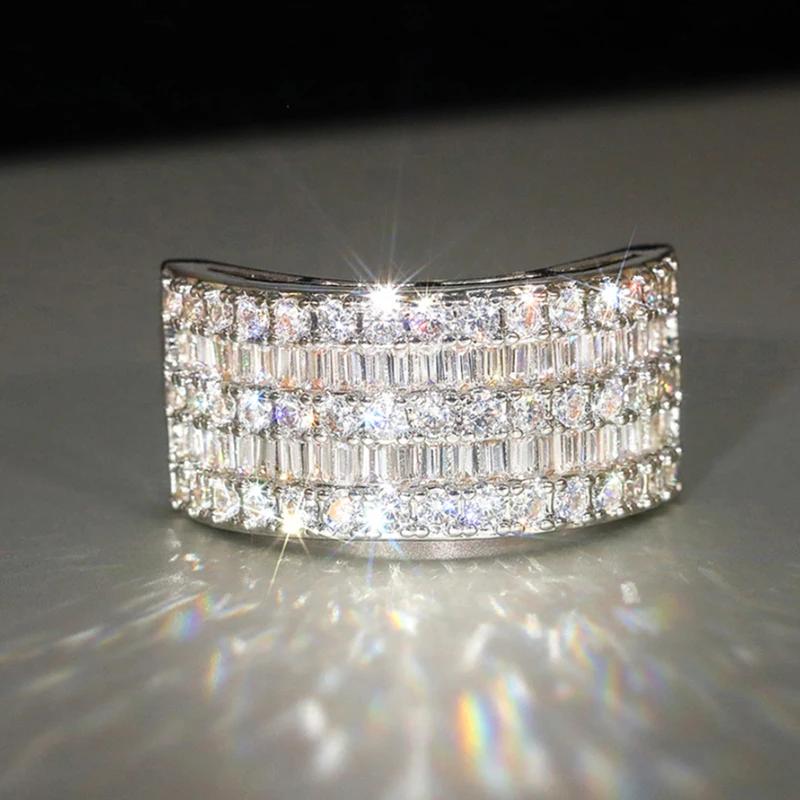 Huitan Sparking Gorgeous Rings for Women Brilliant Attractive Accessories with Shiny Cubic Zirconia Exquisite Wedding Zircon