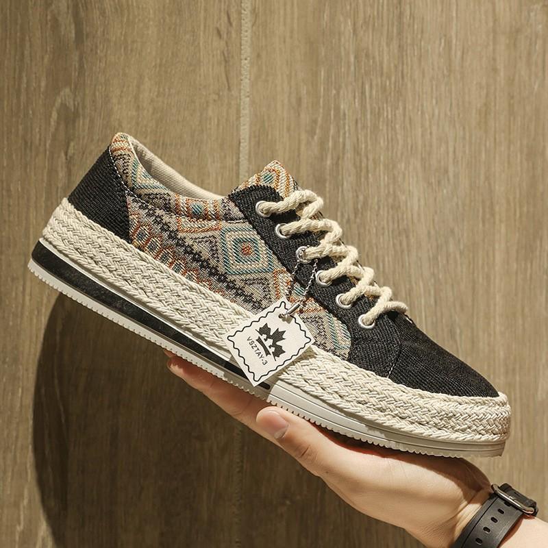 

Summer new men s low-top casual fashion board shoes light and comfortable versatile men s shoes canvas shoes 42