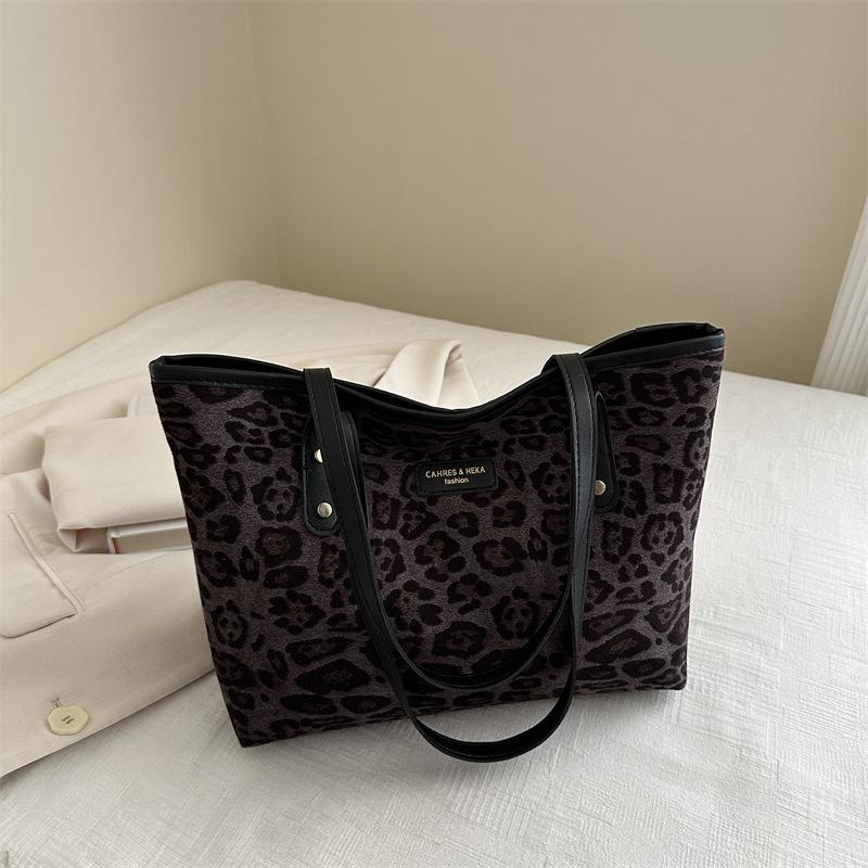 

Premium texture leopard print big bag 2025 new bag fashionable foreign style single shoulder large capacity commuter tote bag women