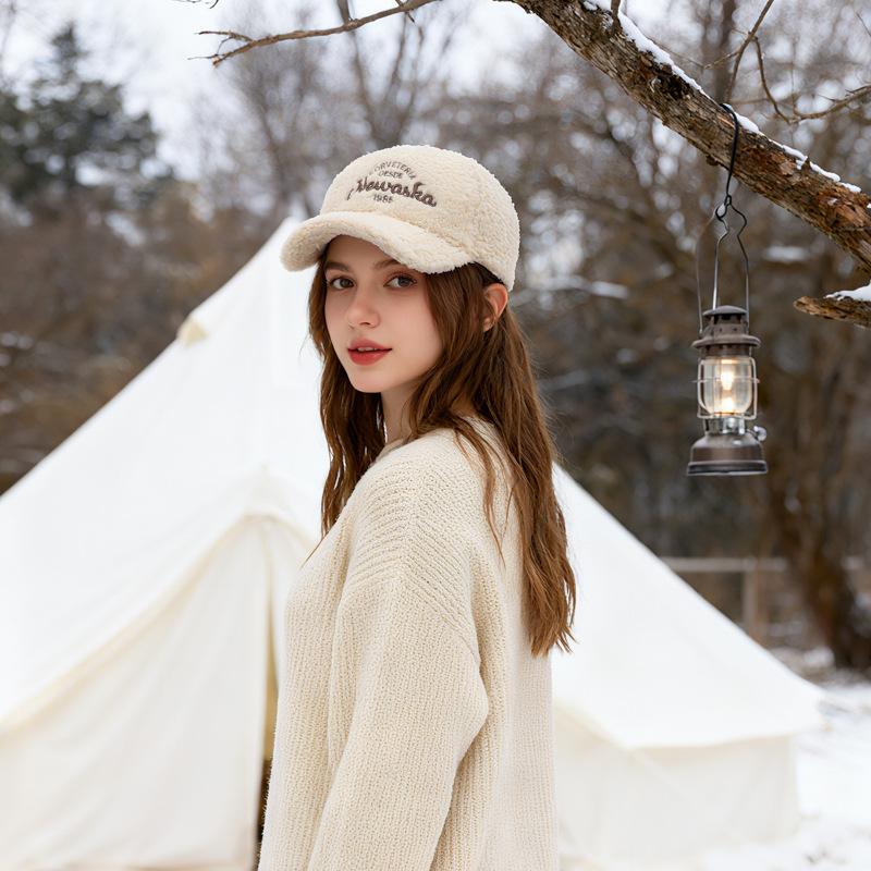 Autumn and Winter New Thermal Cap Women's Embroidered Letters Show The Face Small Fashion Casual Lamb Wool Baseball Cap