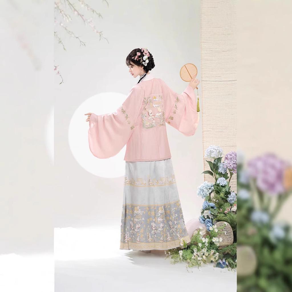 Women's Ming Dynasty Hanfu Set, "Osmanthus Rabbit" Embroidery Jacket with Pipa Sleeves & Mamian Skirt