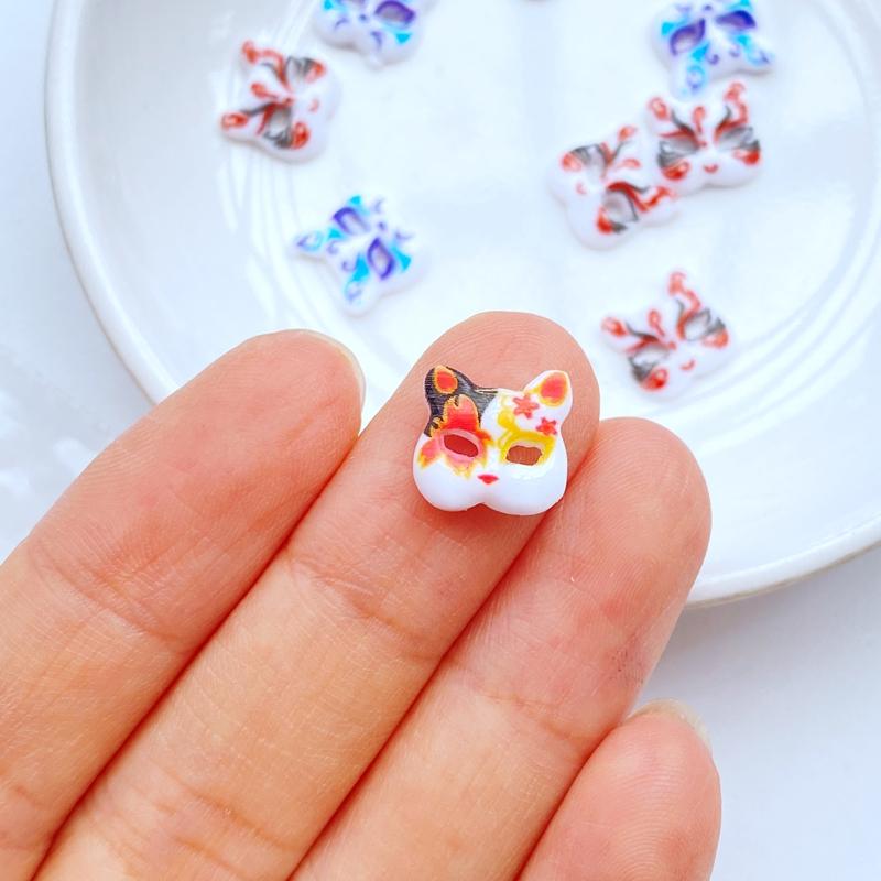 50 Stück Neu Süß 10mm Mini Niedlich Cartoon Maske Flache Rückseite Harz Cabochons Scrapbooking DIY Schmuck Basteln Dekoration Zubehör