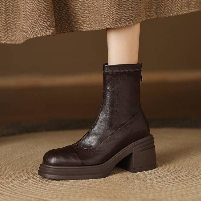 Korean version of the new round head medium heel large size women's boots solid color square heel round head comfortable thick sole rear zipper me