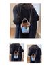 Minimalistická crossbody taška s barevnými bloky: Dámská válcová kabelka na podzim/zimu 2025 - Pokročilá, módní, všestranná