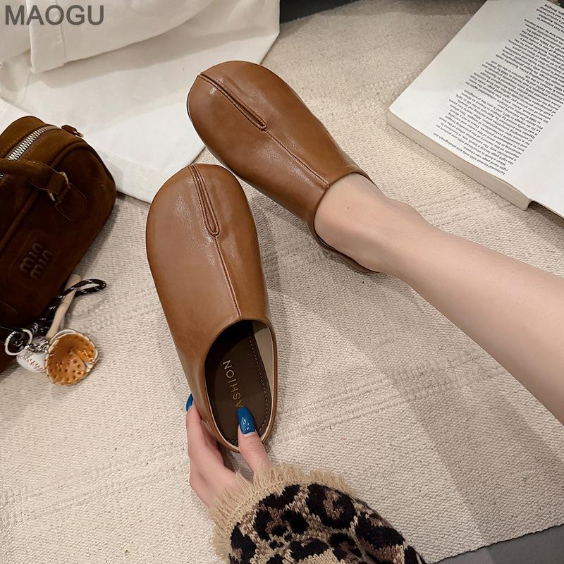 Damen Beigefarbene Slip-on Mules mit geteilter Zehenpartie Mode Koreanischer Stil Mokassins Zehenbedeckende Flache Schuhe Bequeme Freizeit-Hausschuhe Femme