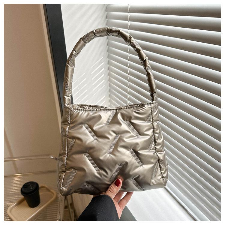 

В этом году популярная модная корейская версия большой вместительной сумки для женщин 2024 года, сумка через плечо для знаменитостей из интернета, хлопковая сумка для одежды, женская повседневная сумка-тоут