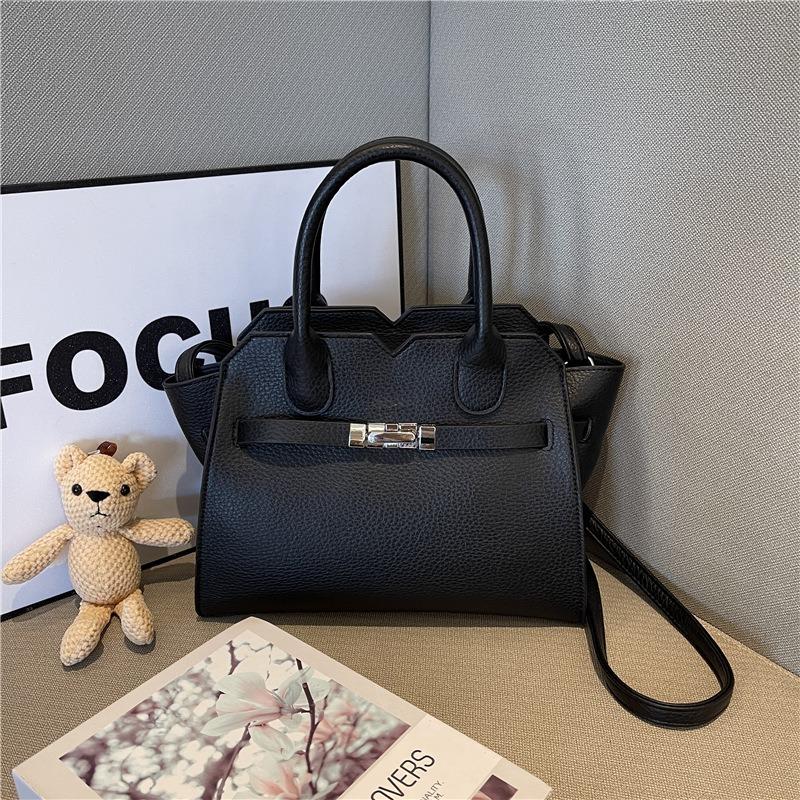 Premium platinum bag women's new portable niche shoulder bag commuting temperament fashion messenger