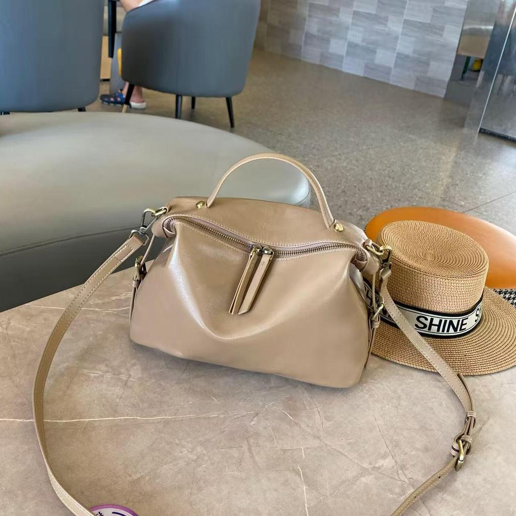 Versatile Women's Crossbody Shoulder Bag - Vegetable-Tanned Top-Grain Cowhide, Zipper Dumpling Design, Large Capacity for Daily Commute