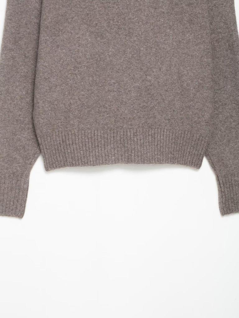 European & American Fashion Casual V-neck Soft Knitted Sweater