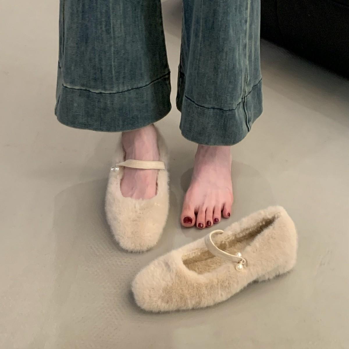 

2025 autumn and winter new round head thick heel with pearl Mary Jane commuting elegant fluffy shoes 39 абрикосовый