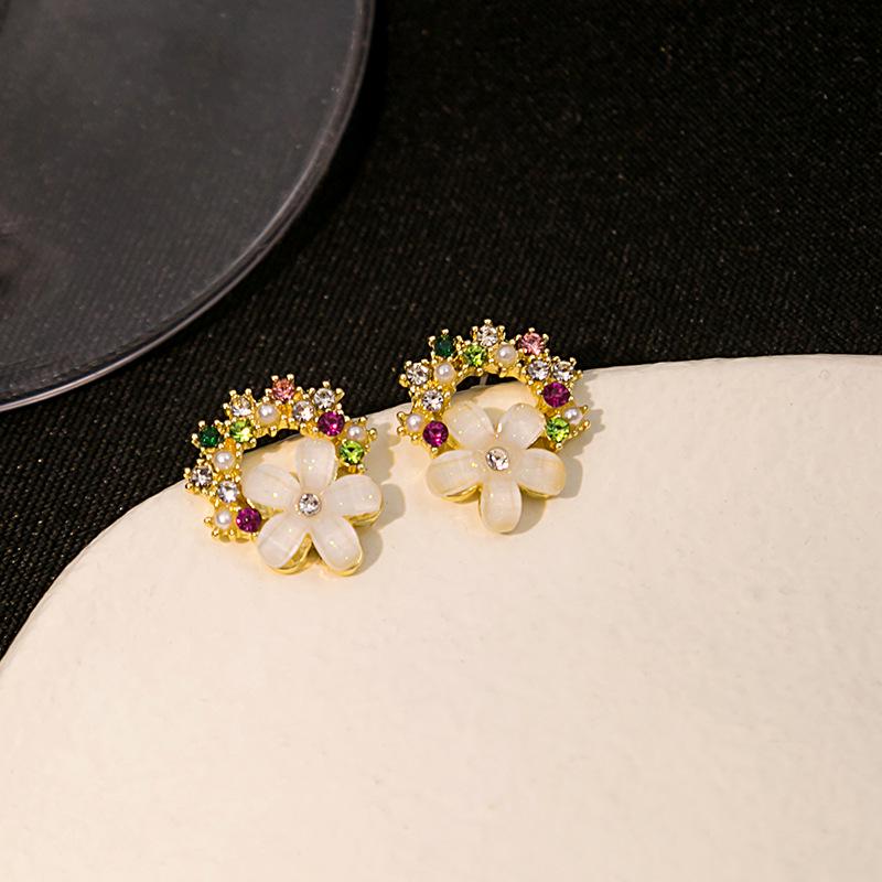 Summer Fresh Flower Rhinestone Stud Earrings: Cute, Exquisite, Versatile Diamond Wreath Design