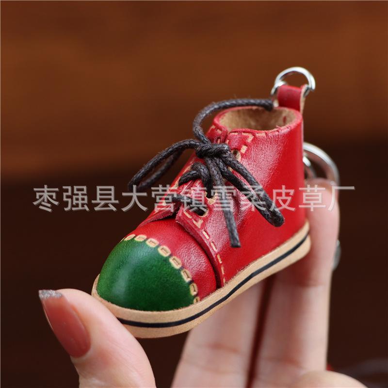 

The First Layer Of Cowhide Creative Small Shoes, Bags, Keychains, Pendants, Super Cute Cowhide Small Board Shoes, Cute Birthday Gifts красный